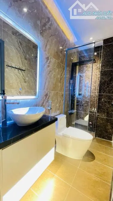 VỀ QUÊ BÁN GẤP NGUYỄN HUY TỰ, QUẬN 1. GIÁ 5,98TỶ/78M2. ĐANG CHO THUÊ 33TRIỆU/THÁNG