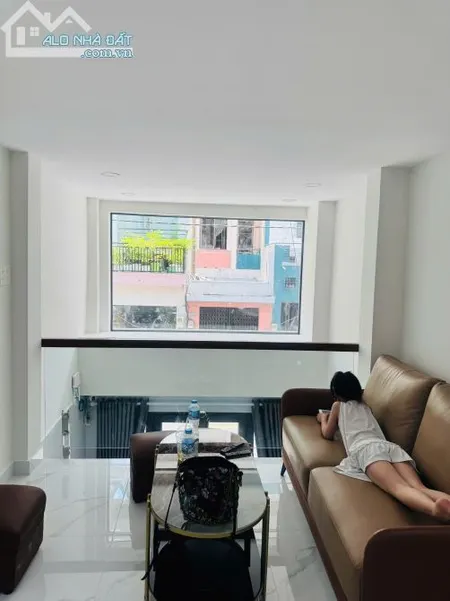 Bán nhà 181 Nhật Tảo, Phường 8, Q10.