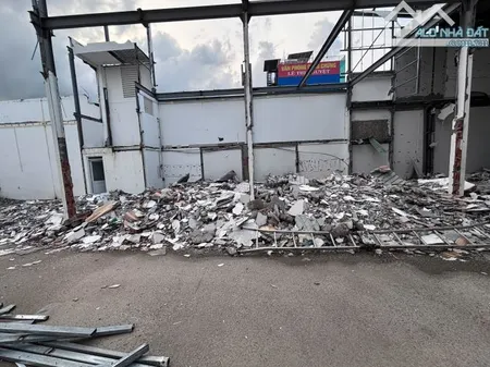 Ngộp bank bán gấp căn nhà MT Hà Huy Giáp Q.12 - 11x79m - giá 72 tỷ giảm về 57 tỷ.