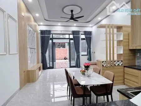 NHÀ CẤP 4 DIỆN TÍCH 100m2 CỰC KÌ XỊN SÒ, SỔ HỒNG RIÊNG, FULL THỔ CƯ