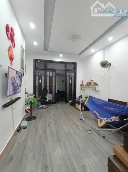 Bán nhà kiệt đường Trần Phú, Hải Châu: dt đất: 4,2x19m= 82m2, giá 4,3 tỷ. 2 phong ngủ.