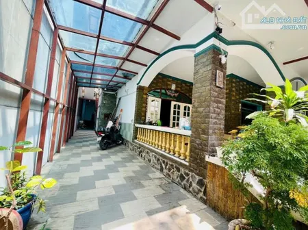 Biệt Thự 300m2 gần Sân Bay Q.Tân Bình ngang 10 dài 30m Trệt 3 lầu Giá 41 Tỷ