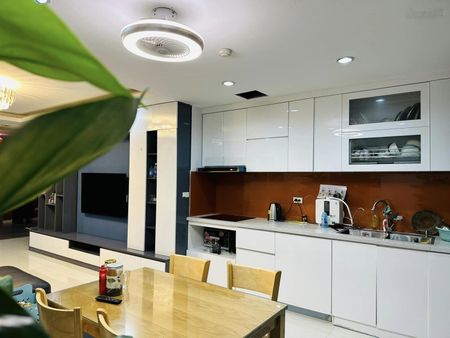 (Nhà thật) gia đình cần bán căn 2 ngủ 94m2, tầng trung giá 7 tỷ và căn diện tích 112m2 giá 8,x tỷ