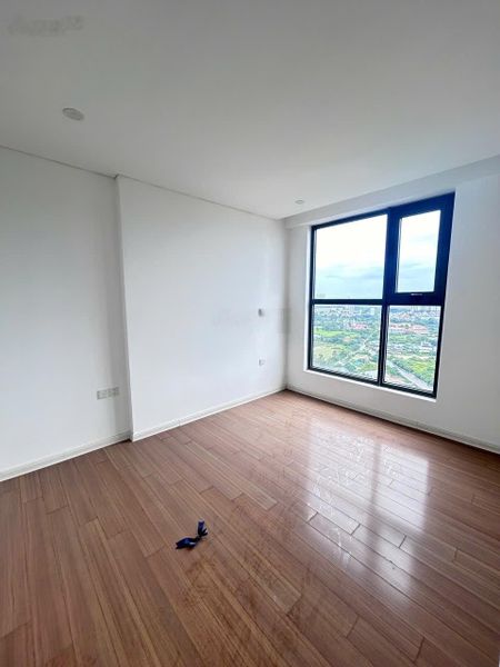 Chính chủ bán căn 3pn nhỏ 82m2 MĐP, nhà đẹp mới tinh. Gọi e đi xem nhà ạ!