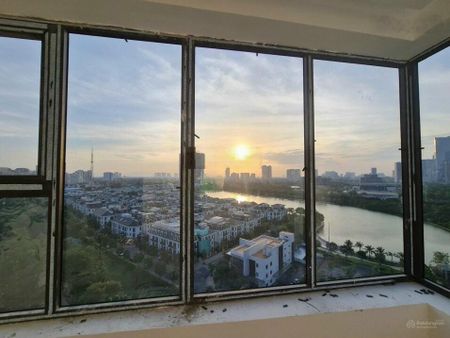 bán căn studio Trinity Tower. dt 40m view hồ giá 70tr/m2