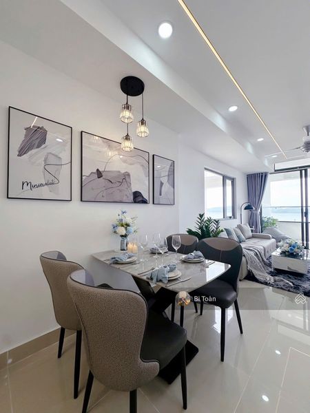 Bán căn hoa Hậu 77m2 tầng trung nội thất siêu đẹp , ban công trực biển siêu rộng