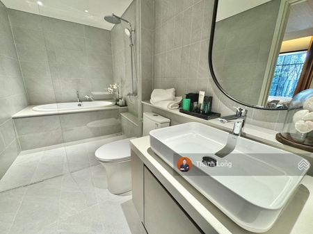 3PN toà SP Vip nhất Senique. Hướng Tây Tứ Trạch. View hồ đảo cọ. Giá chỉ 6.2xx tỷ. LH 0983218297