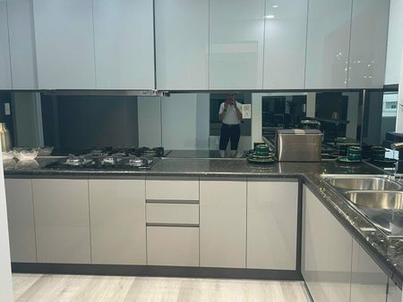 Bán nhanh căn hộ Grand View A dt 118m,3pn,2wc. Nhà đẹp đầy đủ nội thất. Lh 0914266179