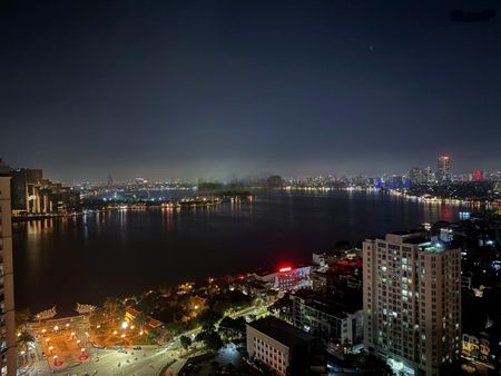 Bán căn hoa hậu 4PN 160m2, hướng Đông Nam, view trực diện hồ Tây, giá 26 tỷ. LH 0949472555