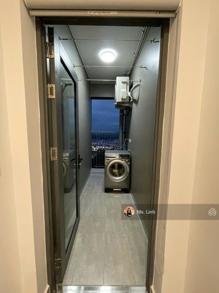 Cần bán căn hộ 2 phòng ngủ + 2WC giá chỉ 3 tỷ 8 full nội thất xịn, 82 m2. HĐ thuê 18tr/tháng