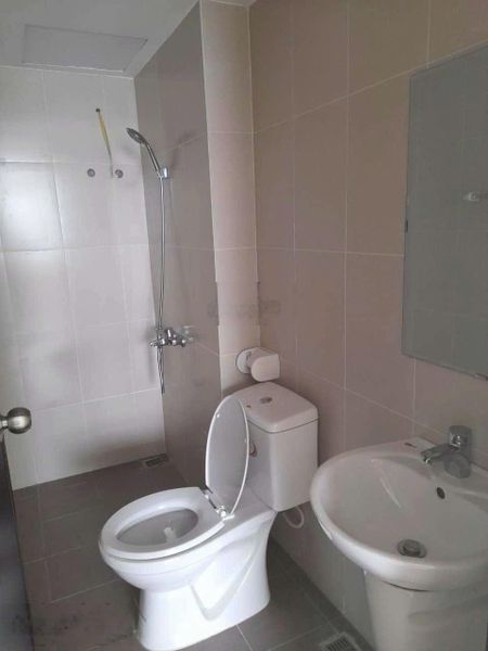 Bán Hộ sky 9. Có 2 phòng ngủ,sổ hồng chíh chủ, chỉ 2 tỷ 380:Lh 0399050550