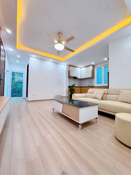 Tập thể lô góc 3 thoáng đẹp như chung cư, khoảng 120m3 dtsd , 3 ngủ 2 wc , ô tô đỗ chân cầu thang