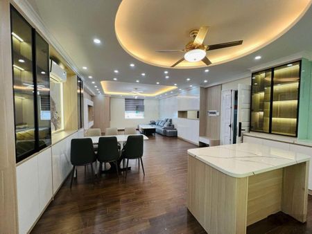 Nhỉnh 60 triệu bán gấp căn hộ 133m2 chân hầm chui lê văn lương full nội thất ở ngay trung tâm hn