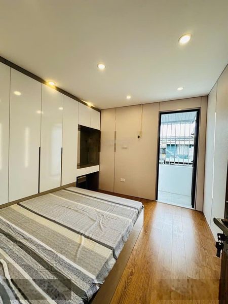 Chính chủ nhờ bán căn tập thể phố Quỳnh Mai - ô tô đỗ chân cầu thang - 36/70m2