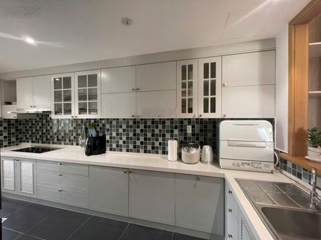 Bán căn hộ chung cư Grand View, diện tích 118m2, giá 11 tỷ, nội thất đầy đủ, đang có hợp đồng thuê.