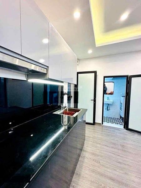 Bán nhà tập thể Phương Mai Đống Đa HN tầng 3 lô góc vài bước ra phố 50m2 2PN nhỉnh 2 tỷ