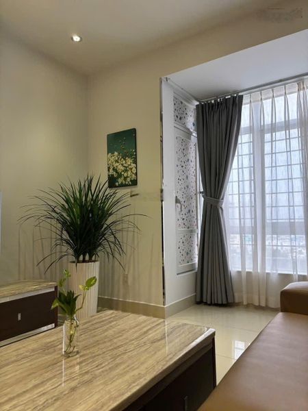 Căn hộ góc 80m2 thông thủy , nhà đẹp, tầng cao, view thoáng sky garden, q7