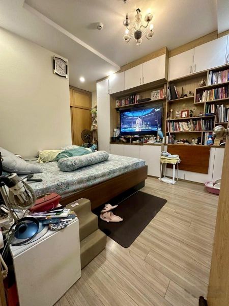 Chung cư Liễu Giai Tower - View mặt phố - DT 70m 2 ngủ 2wc 2 Lôgia - Vị trí đắc địa full tiện ích