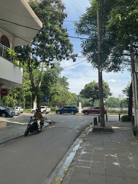 Bán gấp khu tập thể tại Nghĩa Tân, Cầu Giấy, Hà Nội, giá 7,6 tỷ, diện tích 105m2