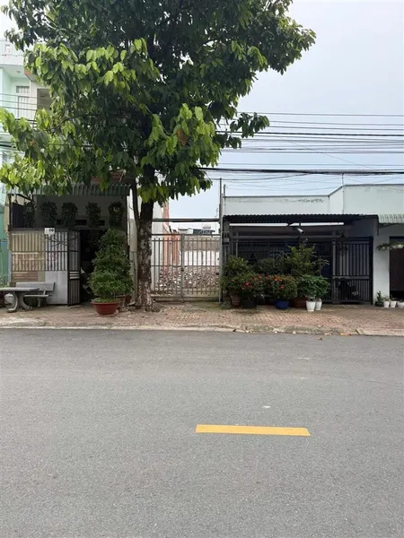 Chủ có việc cần ra nhanh lô đất ngay đường thủ khoa huân sát chợ búng, dt 83m2 sổ sẵn full thổ cư