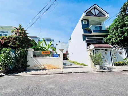 Bán đất mặt tiền đường lam sơn 339 m2 ngang 9,3m giá 29.5 tỷ gần vòng xoay nam nha trang!