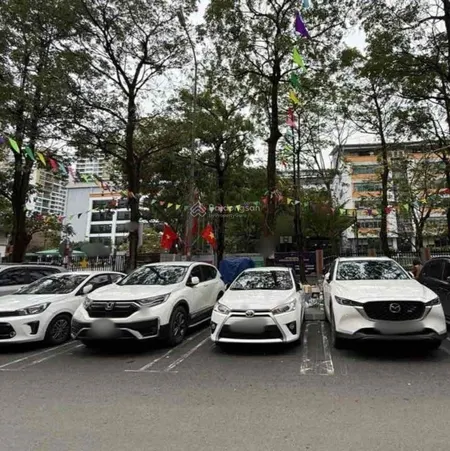 Bán căn hộ tầng 3 chung cư n3b lê văn lương kđt trung hòa, diện tích 70m2, 2pn, 1wc, giá 5,55 tỷ.