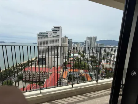 Hàng vip duy nhất căn trực diện biển toà nam góc ngoài đang bán , ban công đông nam siêu mát