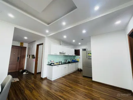 Bán căn hộ chung cư b3 nam trung yên, 4,5 tỷ, 61 m2 2 ngủ 2 vs full đồ cạnh công viên