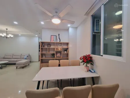 Cần bán gấp căn hộ chung cư oriental.78m2,2pn,giá 3.5 tỷ/105m2,3pn,giá4.2 tỷ. 0933 033 *** thái