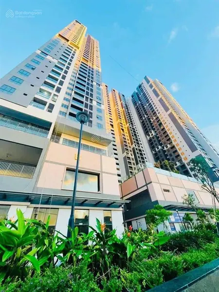 Bán gấp căn hộ ht pearl 2pn 57m2 chỉ 2.44 tỷ,có sổ, view landmark 81, hồ đá, gọi bộ 0981 244 ***