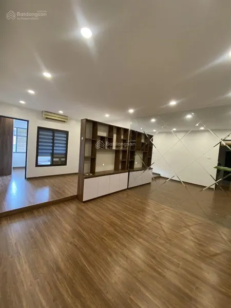 Tập thể nghĩa tân 68m2 3ngủ, 2wc 1 khách rộng, bếp vị trí trung tâm, dân trí cao, gần phố