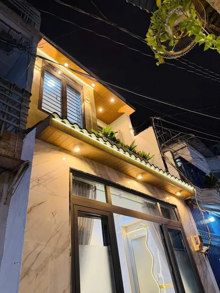 Bán nhà giá 3tỷ1 ,HXH 8m Phạm Ngọc Thạch, Q6, 40m2, 2PN, 2WC, SHR, CC Trong ngày
