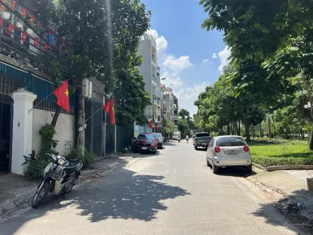 Chính chủ cần tiền bán gấp mảnh đất đẹp đường ô tô tránh tại trung tâm tổ 8 thạch bàn, long biên