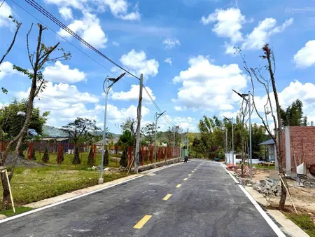 Đất hẽm 8m đường thống nhất, đức trọng, lâm đồng, giá 275tr/m bao mọi thuế phí
