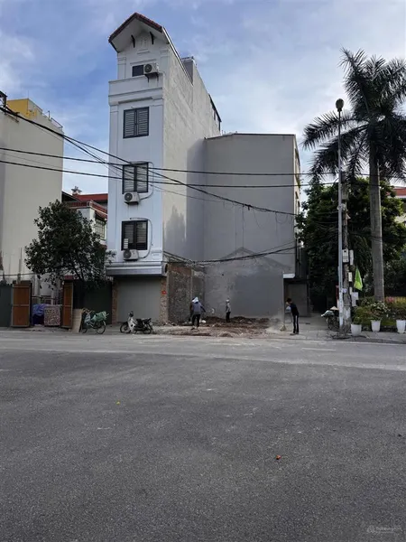 Đất đẹp 2 mặt thoáng đường 13m vỉa hè rộng ngõ phố thanh am dt 47m2 . giá 12 tỷ