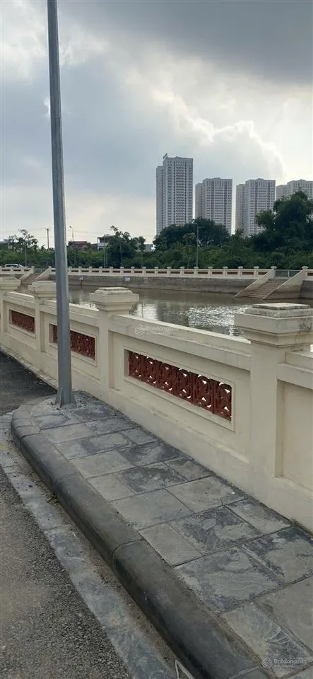Chỉ chưa đến 100 triệu/m2 mà view hồ, chỉ vài phút đến vin cổ loa ( 0979 532 ***)
