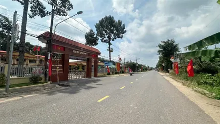 Đất tp. hcm ngay ủy ban xã 225m2 (100m2 thổ) bao sổ 420tr , đường nhựa ( shr )