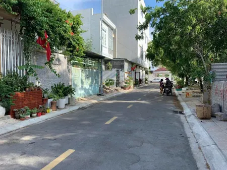 Đất bàn cờ đối lưng ubnd phường đông hải mới cạnh biển bình sơn cách biển 900 mét đi bộ.