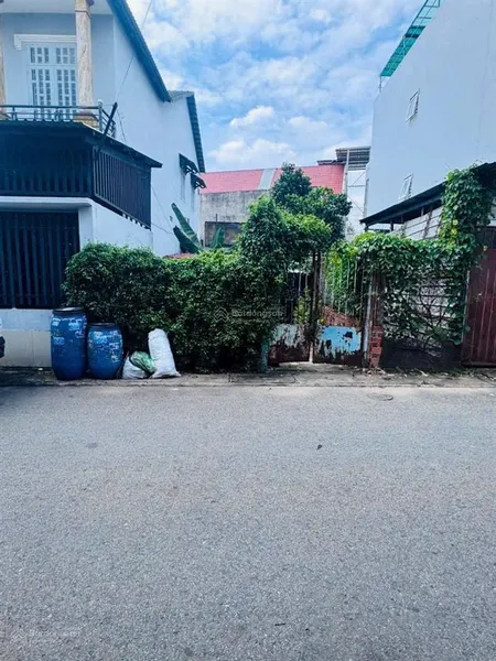 Cần ra nhanh lô đất ngay đường trần hưng đạo gần svđ dĩ an, dt 90m2, giá 1,93 tỷ, shr, full thổ cư