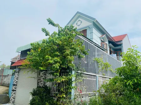 Bán nhà mái thái sổ sẵn chỉ 3ty100. Nhà 1 trệt 1 lầu