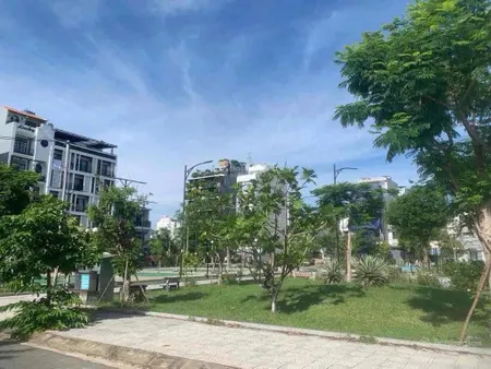 Góc 2 mặt tiền 142m2 thông ra sông nam viêt á nhỉnh 13 tỷ