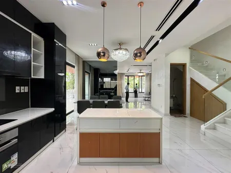 Bán nhà mặt phố tại lê văn lương, 16 tỷ, 146m2, 5pn, 6wc, giá cực chất hot