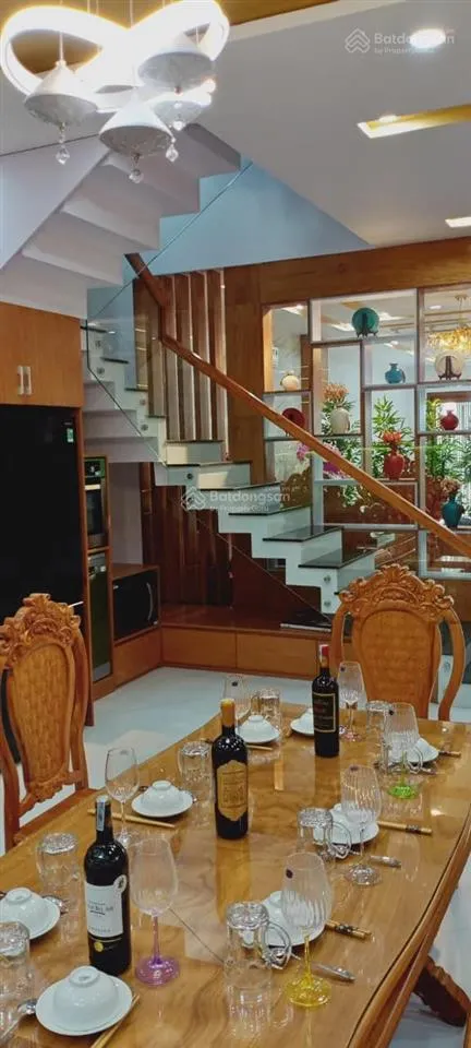 Nhà đẹp trung tâm quận 7, 4 tầng, 80m2, đường lớn, ô tô quay đầu ngủ trong nhà, nhỉnh 8 tỷ