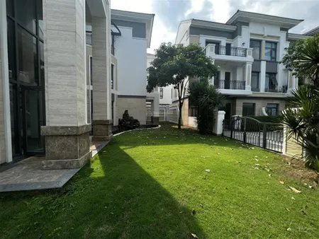 Bán biệt thự đơn lập verosa park duy nhất đang còn nhà thô, 527,5m2 483,8m2 sàn giá 65 tỷ tl