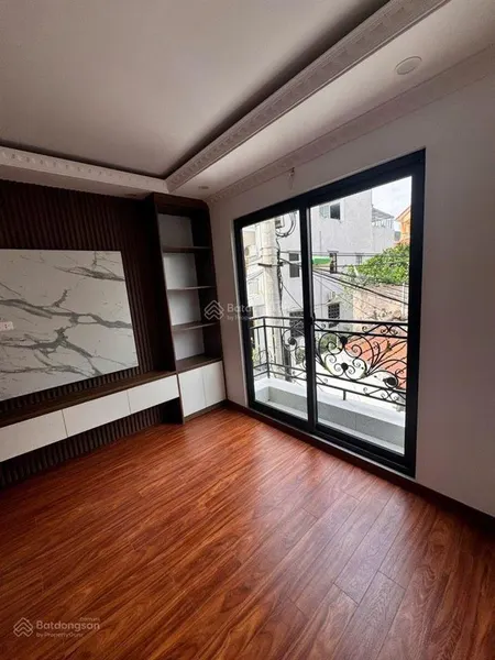 Ô tô 7 chỗ vào nhà, đường vào nhà nhiều ô tô tránh. nhà đẹp, mới tinh, diện tích 45m* 5 tầng.