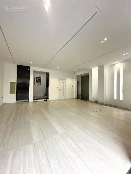 Bán nhà lò đúc, 5 tầng thang máy, ô tô vào nhà, diện tích rộng gần 80m2, giá chưa đến 18 tỷ