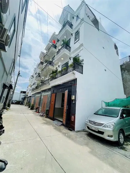 Trần thị năm 4,2m x 13m đúc 1 trệt 3 lầu hxh ngay trần quang khải