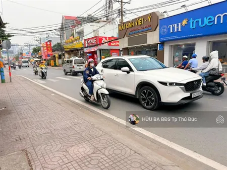 Nhà vuông vức mặt tiền kinh doanh, dt 5m x 20m. giá 10.8 tỷ nhà đang cho thuê kinh doanh
