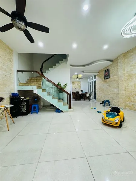 Biệt thự đẹp mê láng hạ dt 100m2 nhỉnh 17tỷ ôtô đỗ cổng 20m ra mặt phố ngõ thông kinh doanh
