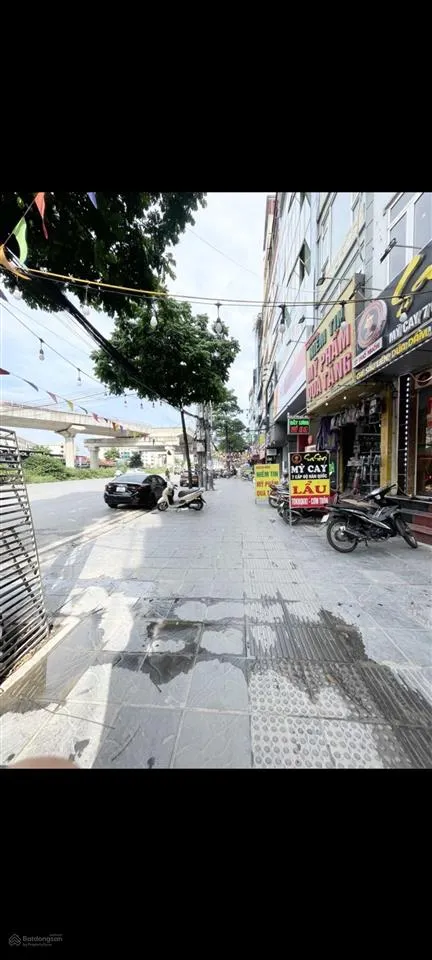 Bán đất mặt đường tu hoàng 2 mặt tiền.1 mặt phố 1 mặt ngõ.giá 50 triệu/m.không lỗi không quy hoạch